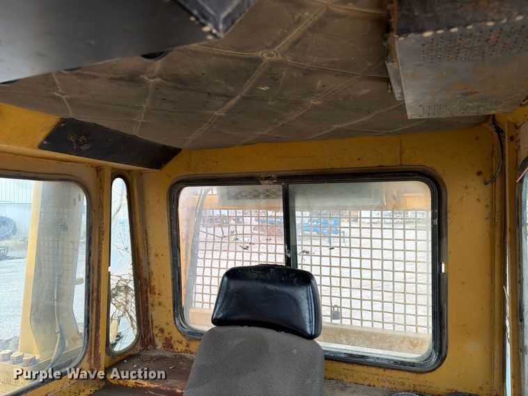 image for item FC3326 1999 Caterpillar D6M dozer