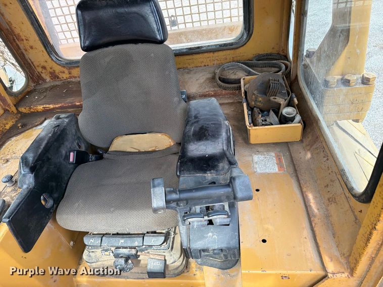 image for item FC3326 1999 Caterpillar D6M dozer