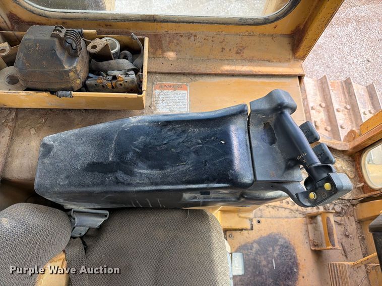 image for item FC3326 1999 Caterpillar D6M dozer