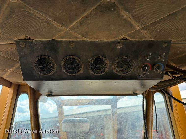image for item FC3326 1999 Caterpillar D6M dozer