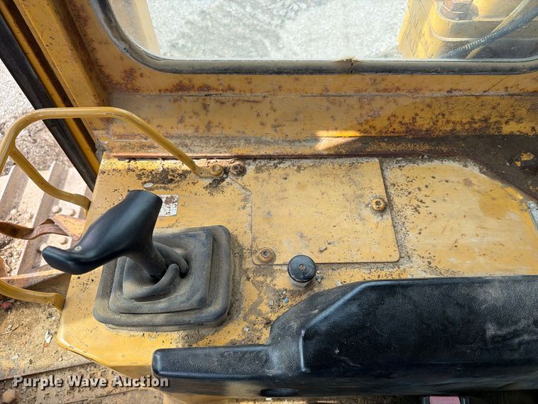 image for item FC3326 1999 Caterpillar D6M dozer