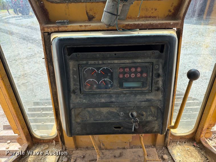 image for item FC3326 1999 Caterpillar D6M dozer