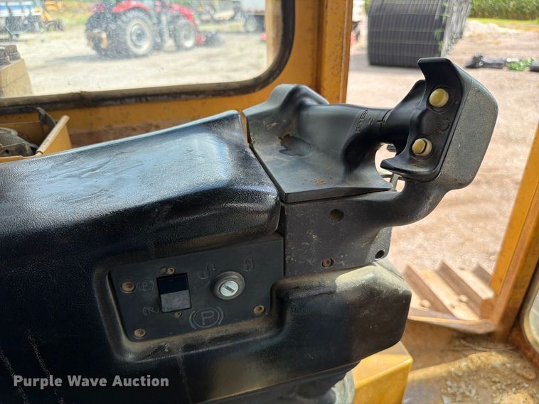 image for item FC3326 1999 Caterpillar D6M dozer