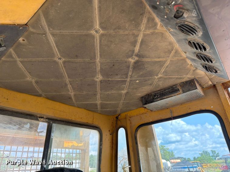 image for item FC3326 1999 Caterpillar D6M dozer