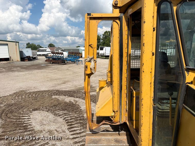 image for item FC3326 1999 Caterpillar D6M dozer