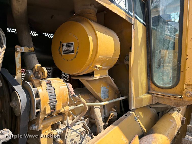 image for item FC3326 1999 Caterpillar D6M dozer