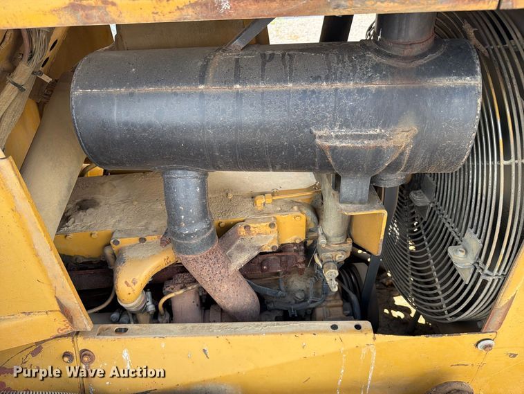 image for item FC3326 1999 Caterpillar D6M dozer