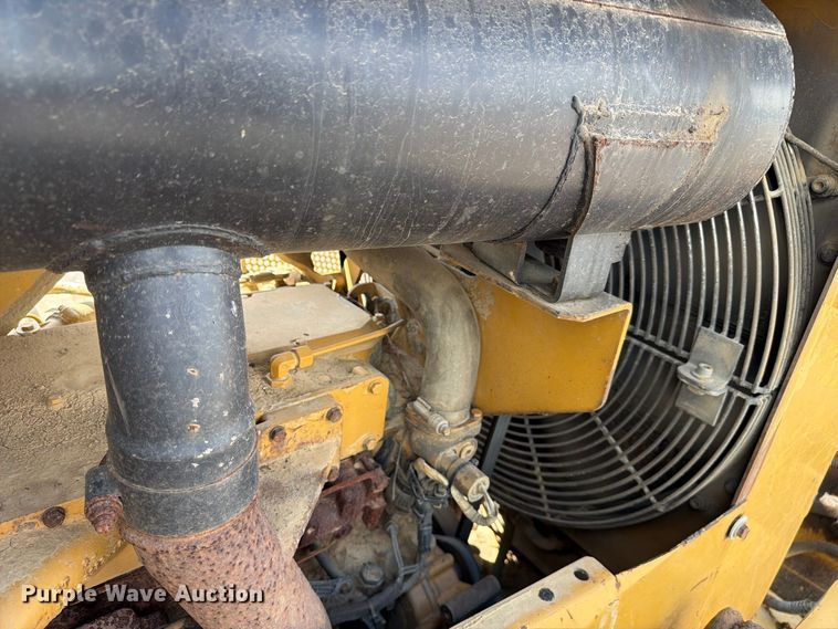 image for item FC3326 1999 Caterpillar D6M dozer