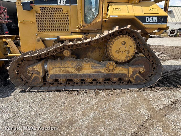 image for item FC3326 1999 Caterpillar D6M dozer