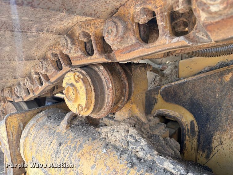 image for item FC3326 1999 Caterpillar D6M dozer