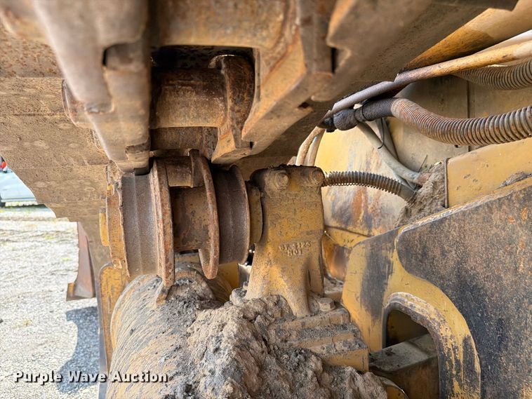 image for item FC3326 1999 Caterpillar D6M dozer