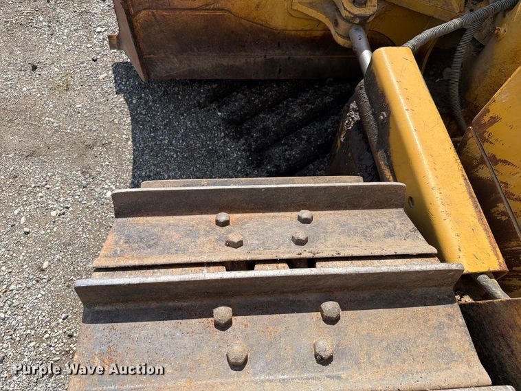 image for item FC3326 1999 Caterpillar D6M dozer