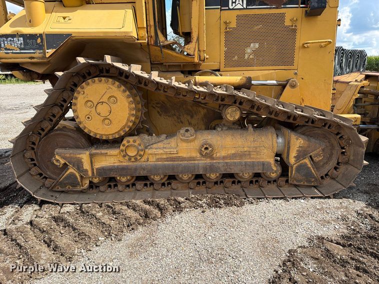 image for item FC3326 1999 Caterpillar D6M dozer
