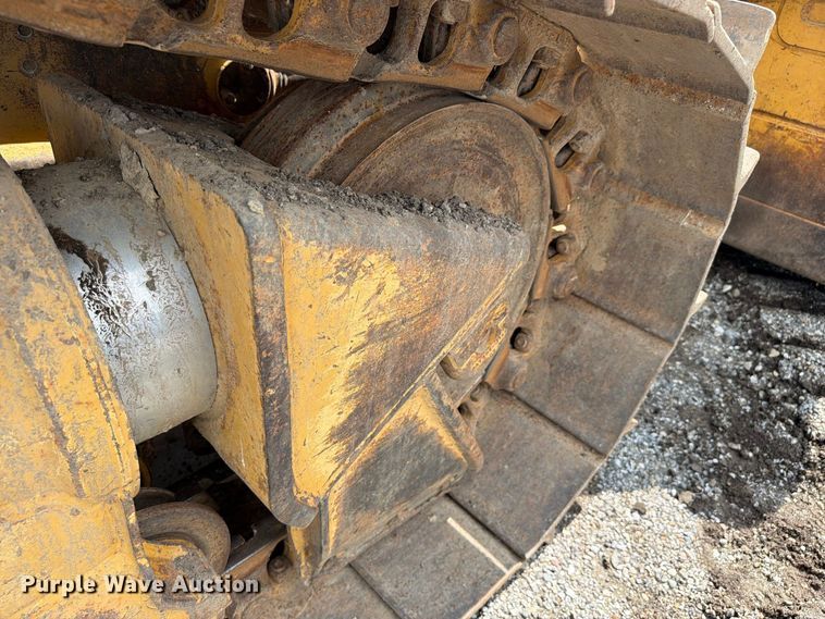 image for item FC3326 1999 Caterpillar D6M dozer