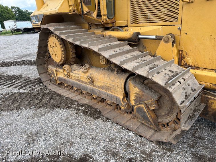 image for item FC3326 1999 Caterpillar D6M dozer