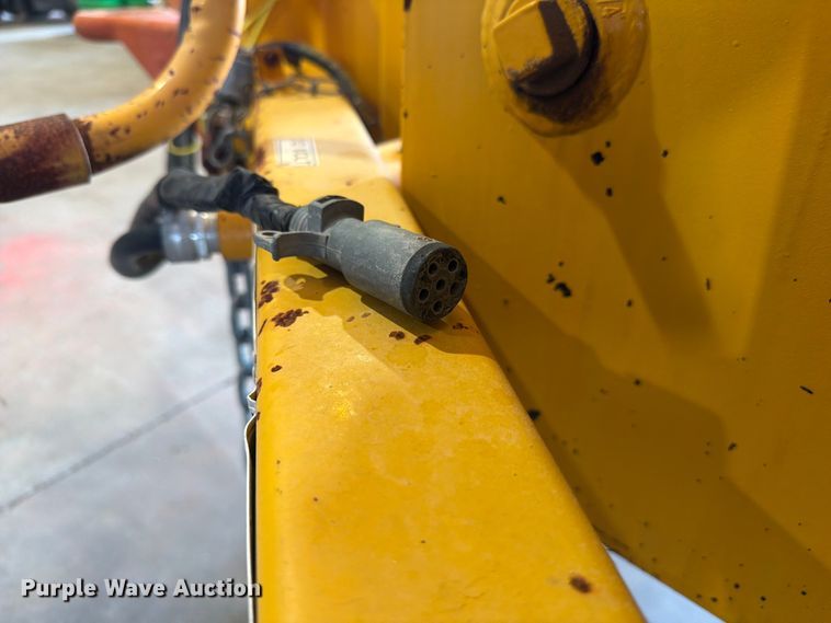image for item FC3329 2000 International Inc UP70B cable puller