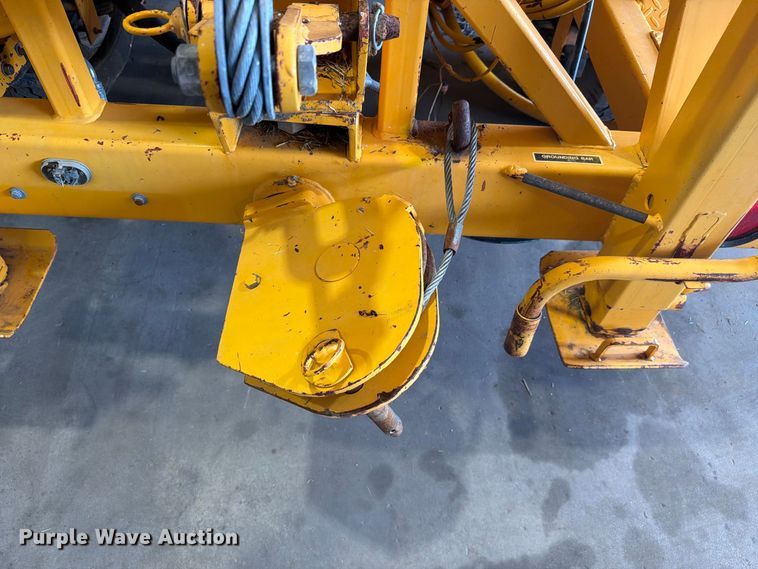 image for item FC3329 2000 International Inc UP70B cable puller