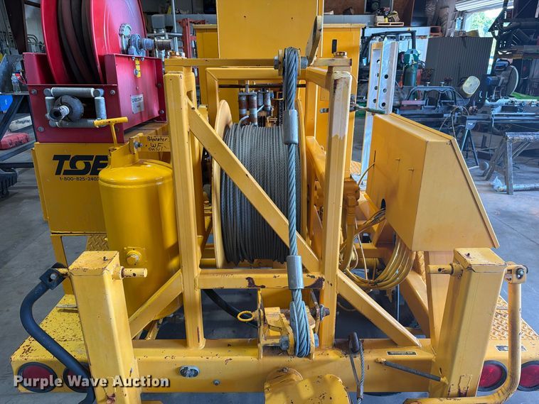 image for item FC3329 2000 International Inc UP70B cable puller