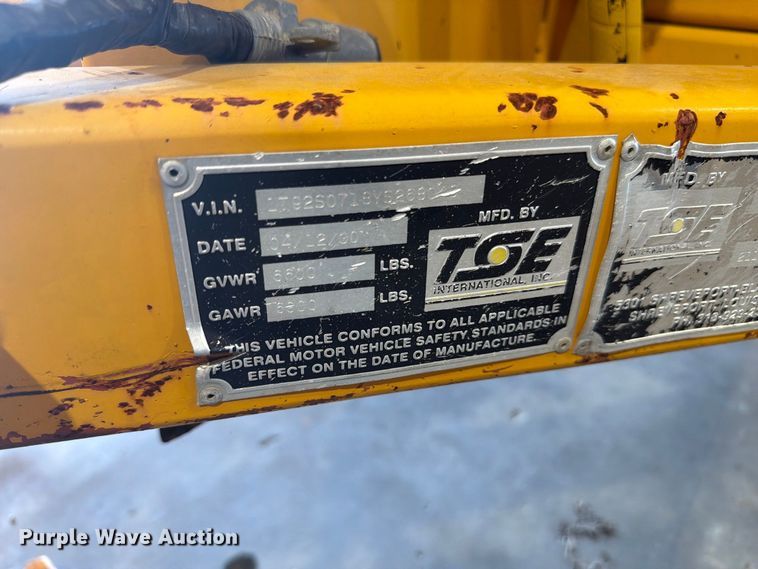 image for item FC3329 2000 International Inc UP70B cable puller