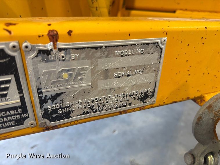 image for item FC3329 2000 International Inc UP70B cable puller