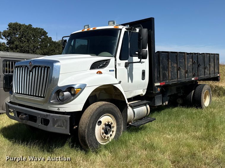 image for item FC4205 2011 International 7400 SBA 4X2 dump truck
