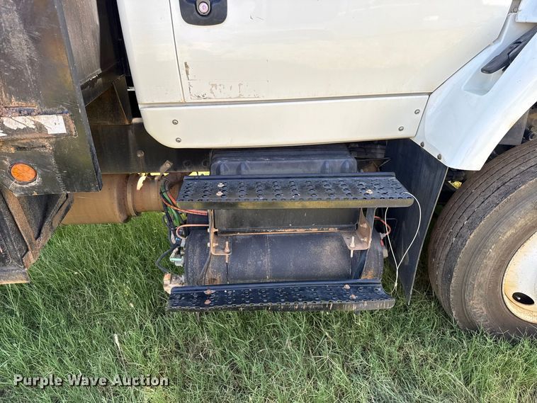 image for item FC4205 2011 International 7400 SBA 4X2 dump truck