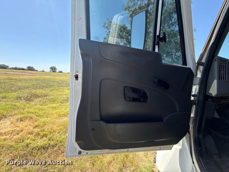 image for item FC4205 2011 International 7400 SBA 4X2 dump truck