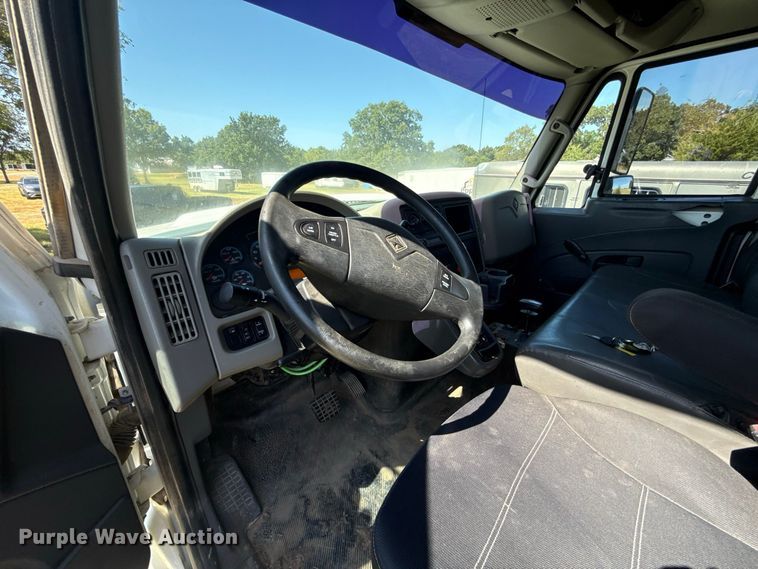 image for item FC4205 2011 International 7400 SBA 4X2 dump truck