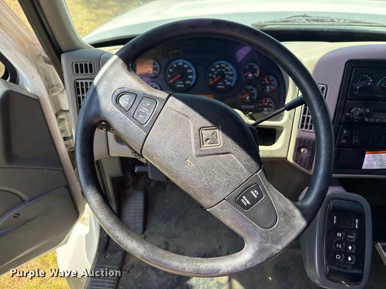 image for item FC4205 2011 International 7400 SBA 4X2 dump truck