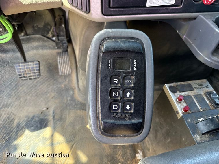 image for item FC4205 2011 International 7400 SBA 4X2 dump truck