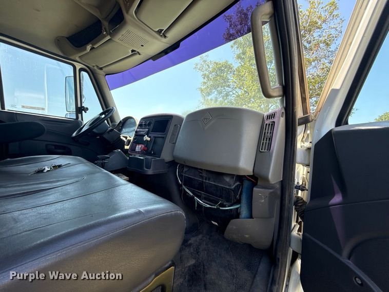 image for item FC4205 2011 International 7400 SBA 4X2 dump truck