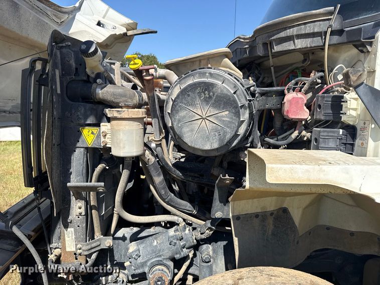 image for item FC4205 2011 International 7400 SBA 4X2 dump truck