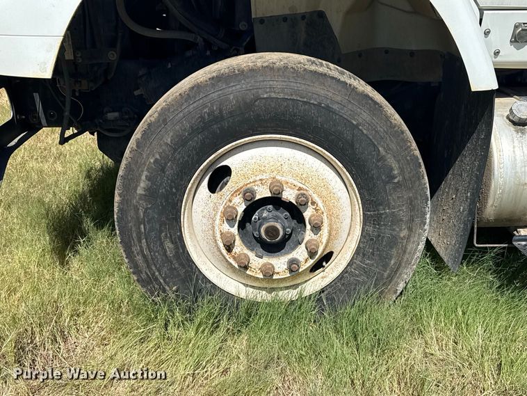 image for item FC4205 2011 International 7400 SBA 4X2 dump truck
