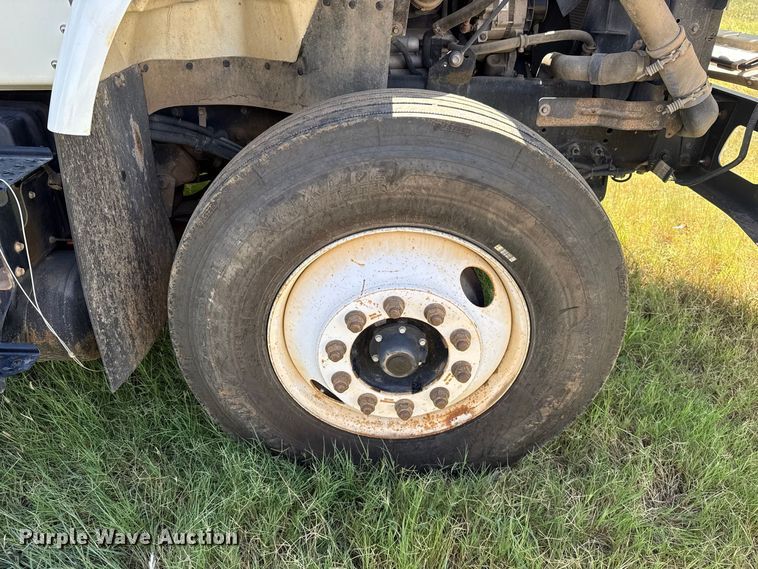 image for item FC4205 2011 International 7400 SBA 4X2 dump truck