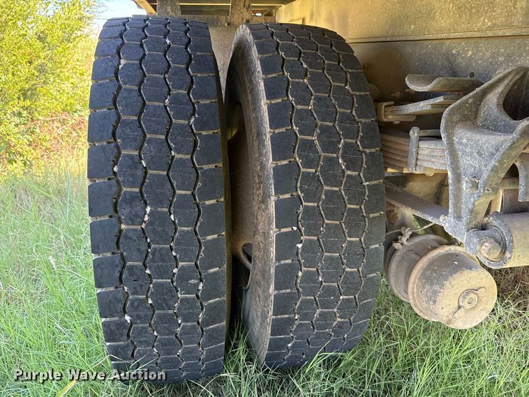 image for item FC4205 2011 International 7400 SBA 4X2 dump truck