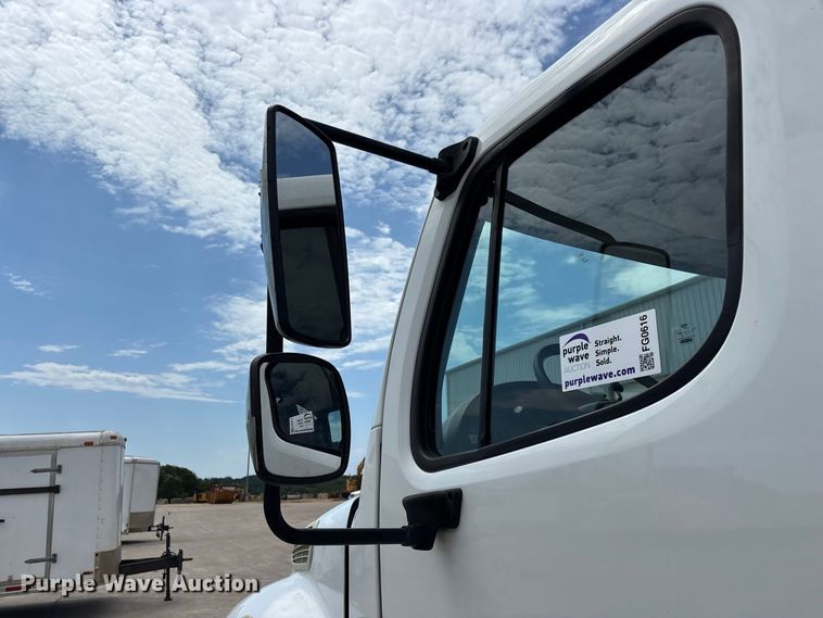image for item FG0616 2011 Freightliner M2 Business Class utility / service truck