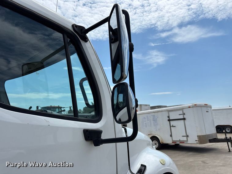 image for item FG0616 2011 Freightliner M2 Business Class utility / service truck