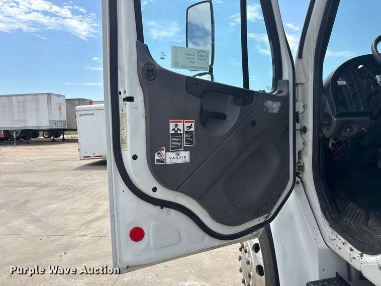 image for item FG0616 2011 Freightliner M2 Business Class utility / service truck