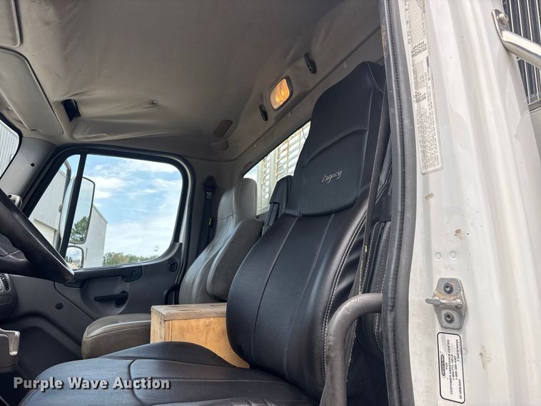 image for item FG0616 2011 Freightliner M2 Business Class utility / service truck