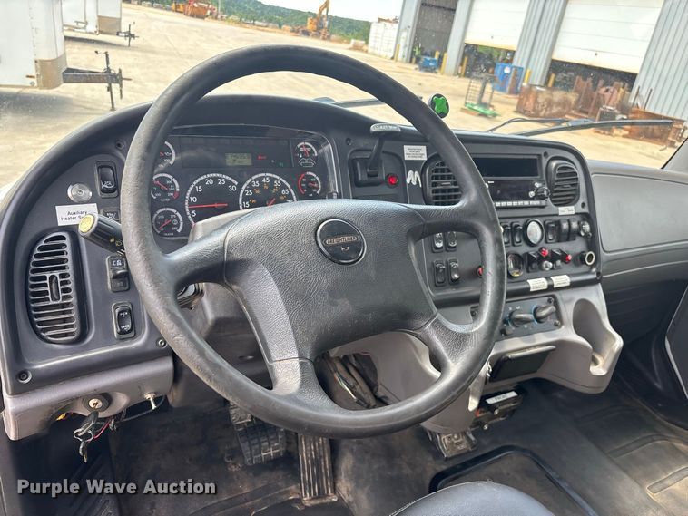 image for item FG0616 2011 Freightliner M2 Business Class utility / service truck