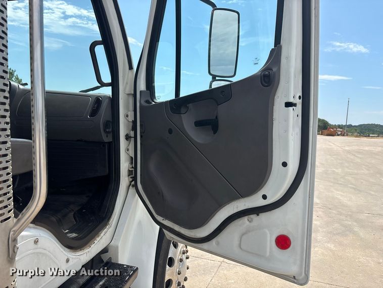 image for item FG0616 2011 Freightliner M2 Business Class utility / service truck