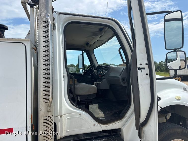 image for item FG0616 2011 Freightliner M2 Business Class utility / service truck