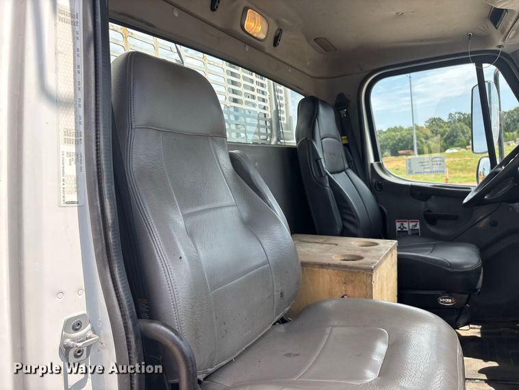 image for item FG0616 2011 Freightliner M2 Business Class utility / service truck