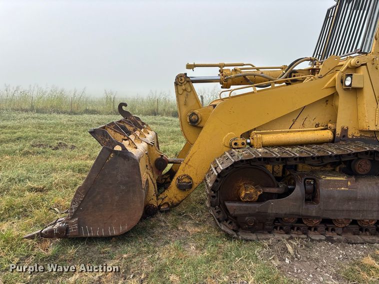 image for item FG0619 1981 Caterpillar 963LGP track loader