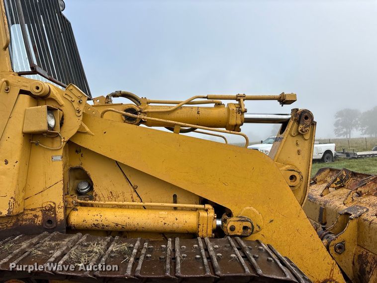 image for item FG0619 1981 Caterpillar 963LGP track loader