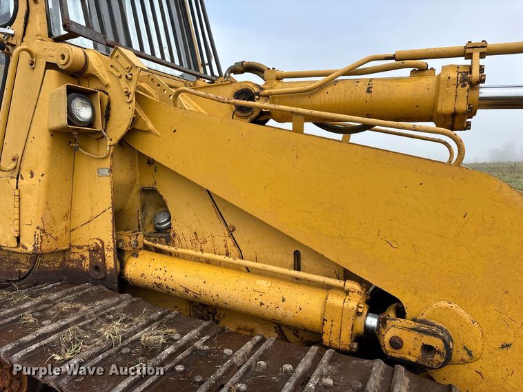 image for item FG0619 1981 Caterpillar 963LGP track loader