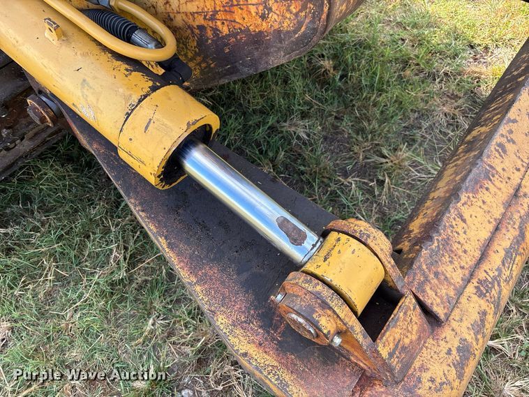 image for item FG0619 1981 Caterpillar 963LGP track loader