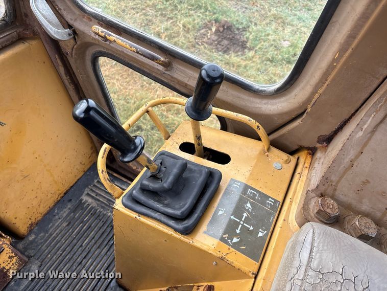 image for item FG0619 1981 Caterpillar 963LGP track loader