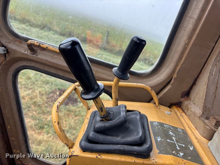 image for item FG0619 1981 Caterpillar 963LGP track loader