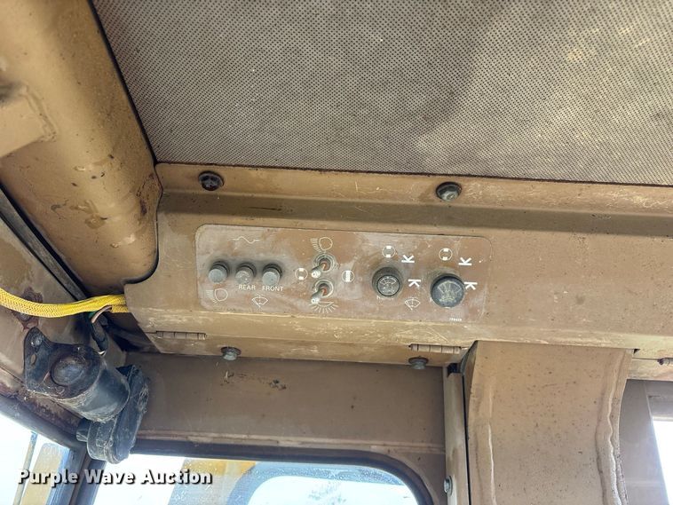 image for item FG0619 1981 Caterpillar 963LGP track loader